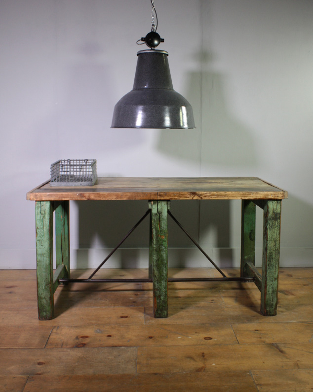 Industrial green Table x