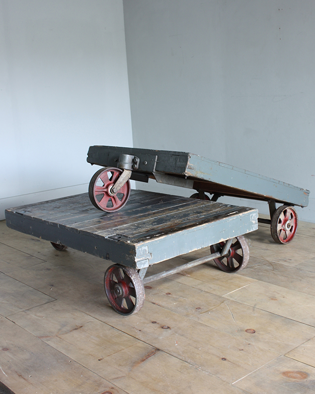 three wheeled low pallet tables